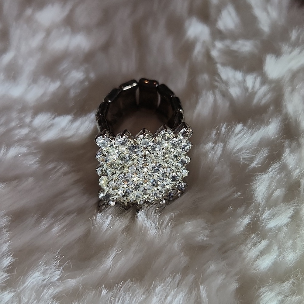 Vintage Rhinestone Cluster Statement Ring With Stretchable Silver Band